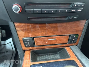 2009 BMW M5 Sedan - miniatura 19