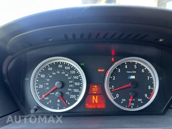 2009 BMW M5 Sedan - miniatura 20