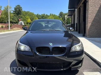 2009 BMW M5 Sedan - miniatura 5