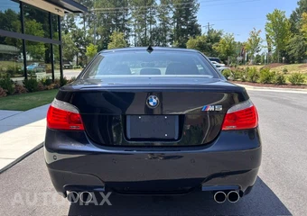 2009 BMW M5 Sedan - miniatura 7