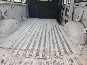 2009 Chevrolet Express 1500 Cargo Van 1WT 135.0" WB – miniatura 17
