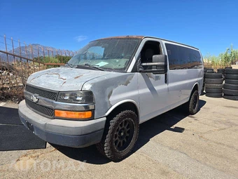 2009 Chevrolet Express 1500 Passenger Van 135.0" WB