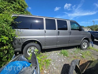 2009 Chevrolet Express 2500 Passenger Van 135.0" WB - miniatura 3
