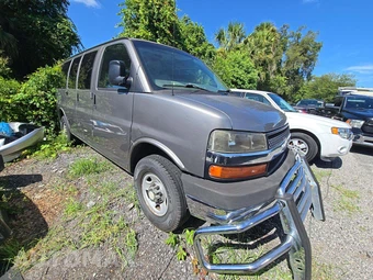 2009 Chevrolet Express 2500 Passenger Van 135.0" WB - miniatura 4