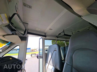 2009 Chevrolet Express 3500 Cutaway 1WT DRW - miniatura 8
