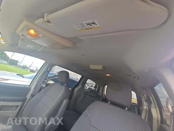 2009 Chrysler Town & Country LX 121.2" WB - miniatura 11