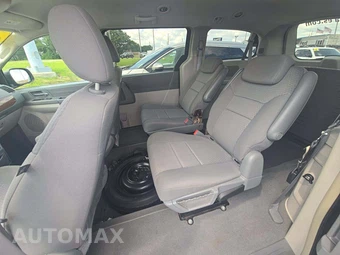 2009 Chrysler Town & Country LX 121.2" WB - miniatura 13