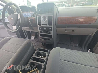 2009 Chrysler Town & Country LX 121.2" WB - miniatura 19
