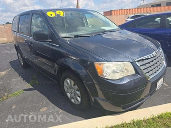 2009 Chrysler Town & Country LX 121.2" WB - miniatura 4