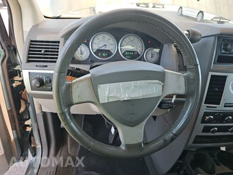 2009 Chrysler Town & Country Touring 121.2" WB - miniatura 10