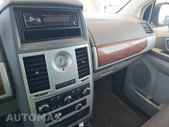 2009 Chrysler Town & Country Touring 121.2" WB - miniatura 11