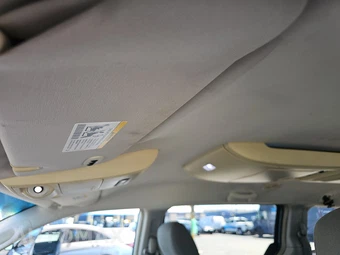 2009 Chrysler Town & Country Touring 121.2" WB - miniatura 18