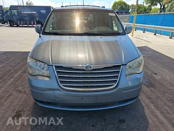 2009 Chrysler Town & Country Touring 121.2" WB - miniatura 2