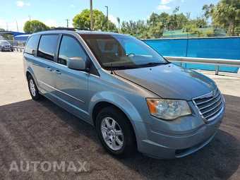 2009 Chrysler Town & Country Touring 121.2" WB - miniatura 3