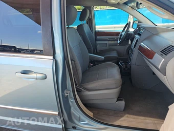 2009 Chrysler Town & Country Touring 121.2" WB - miniatura 8