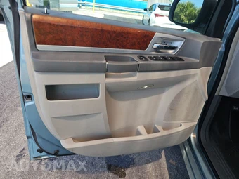 2009 Chrysler Town & Country Touring 121.2" WB - miniatura 9