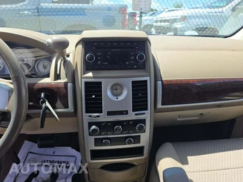 2009 Chrysler Town & Country Touring 121.2" WB - miniatura 10