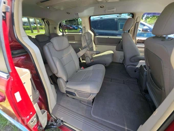 2009 Chrysler Town & Country Touring 121.2" WB - miniatura 17