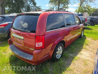 2009 Chrysler Town & Country Touring 121.2" WB - miniatura 3