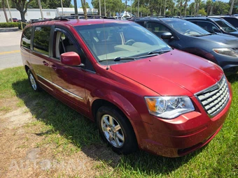 2009 Chrysler Town & Country Touring 121.2" WB - miniatura 4