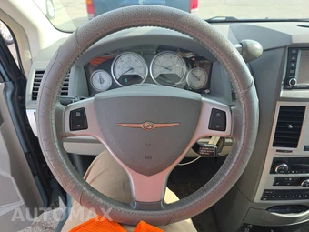 2009 Chrysler Town & Country Touring 121.2" WB – miniatura 10