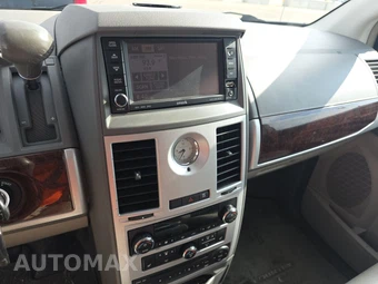 2009 Chrysler Town & Country Touring 121.2" WB – miniatura 11