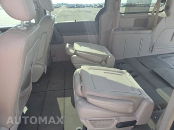 2009 Chrysler Town & Country Touring 121.2" WB – miniatura 13