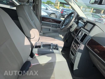 2009 Chrysler Town & Country Touring 121.2" WB – miniatura 8