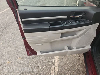 2009 Dodge Grand Caravan SXT Minivan 121.2" WB – miniatura 9