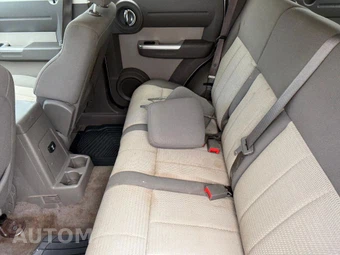 2009 Dodge Nitro SLT - miniatura 9