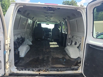 2009 Ford E-150 Recreational Van 138.0" WB – miniatura 16