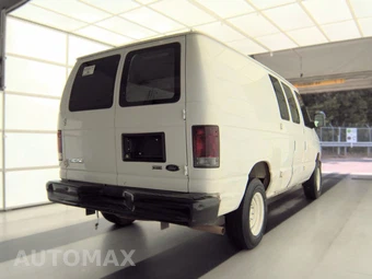 2009 Ford E-150 Recreational Van 138.0" WB – miniatura 4