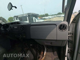 2009 Ford E-250 Commercial Cargo Van 138.0" WB – miniatura 16
