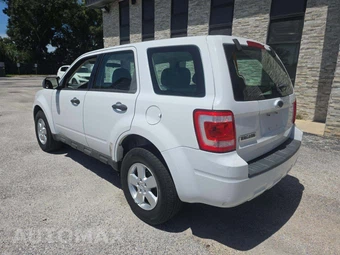 2009 Ford Escape XLS - miniatura 2