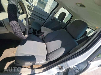 2009 Ford Escape XLS - miniatura 21