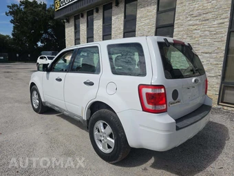 2009 Ford Escape XLS - miniatura 2