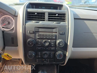 2009 Ford Escape XLS – miniatura 11
