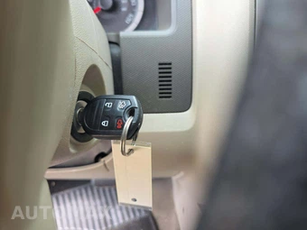 2009 Ford Escape XLT – miniatura 5