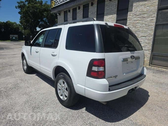 2009 Ford Explorer XLT – miniatura 2