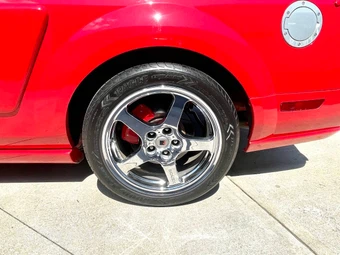 2009 Ford Mustang - miniatura 17
