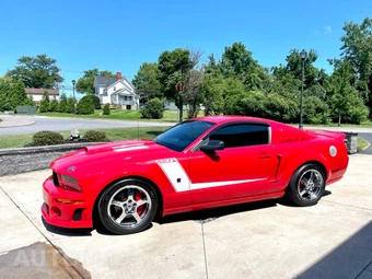 2009 Ford Mustang - miniatura 3