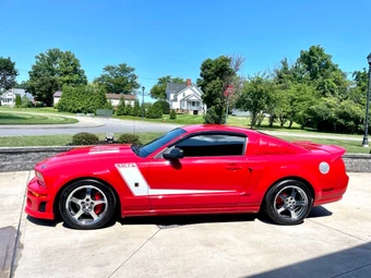 2009 Ford Mustang - miniatura 4