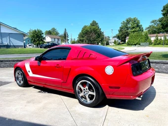 2009 Ford Mustang - miniatura 6