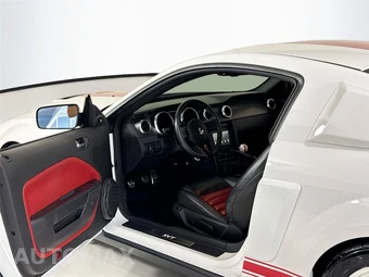 2009 Ford Mustang Shelby GT500 Coupe - miniatura 12