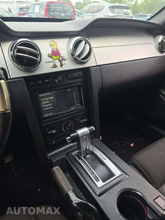2009 Ford Mustang V6 Coupe - miniatura 10