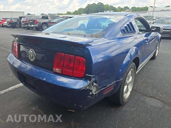 2009 Ford Mustang V6 Coupe - miniatura 3