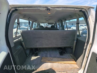2009 Ford Super Duty E-350 Wagon XL 138.0" WB - miniatura 15
