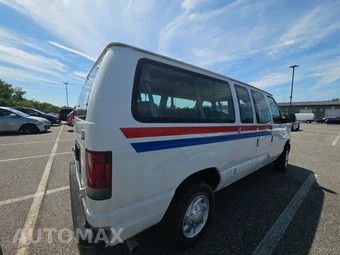 2009 Ford Super Duty E-350 Wagon XL 138.0" WB - miniatura 4