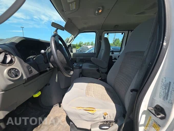 2009 Ford Super Duty E-350 Wagon XL 138.0" WB - miniatura 7