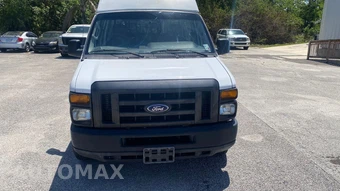 2009 Ford Super Duty E-350 Wagon XLT 138.0" WB - miniatura 11